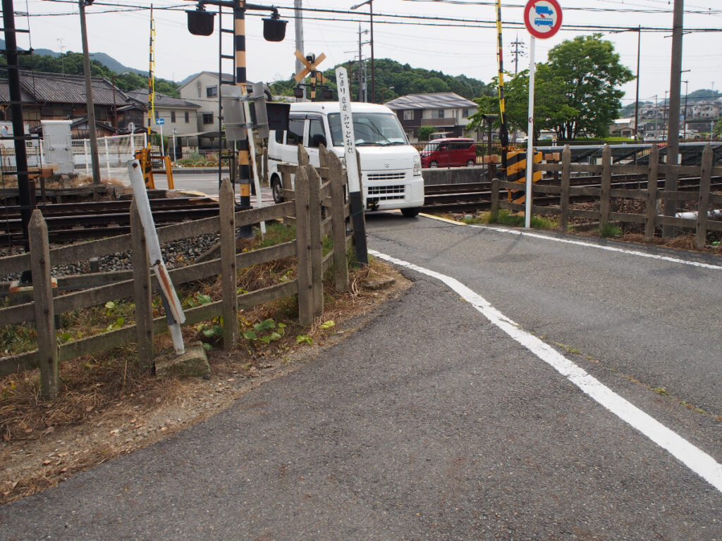 近鉄大阪線二上駅そばの踏切